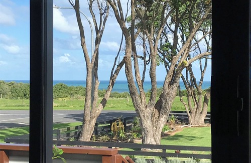 Opunake Casa | The Cabin-Luxury accomodation with sea views