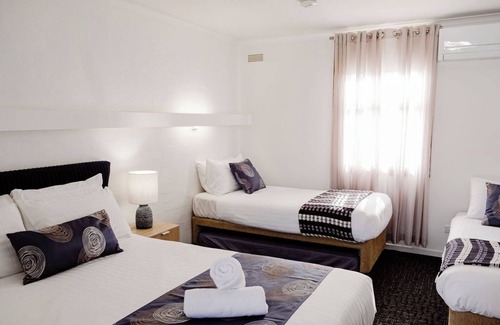 Port Fairy Hotel | The Caledonian Inn