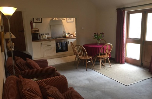 Hinton Cabaña | Se admiten perros en la cabaña Cotswold con gran jardín privado Cerca de Bristol y Bath.