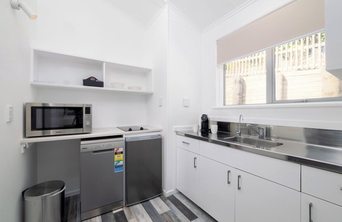 Russell Hotel | The Captains Motel