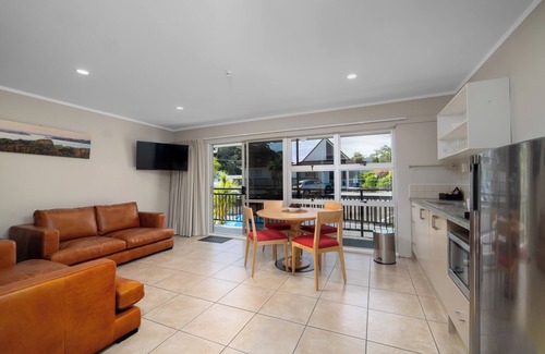 Russell Hotel | The Captains Motel