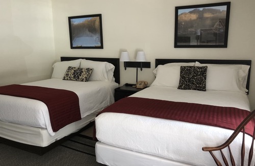 Maggie Valley Hotel | The Cardinal Inn