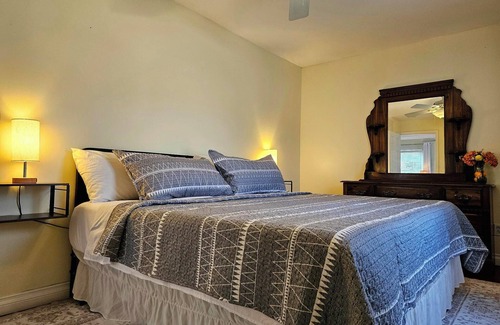 Fort Payne Casa | The Carriage House: Charming Guest House w/BR, LR, DR, Full Kitchen, & Bath