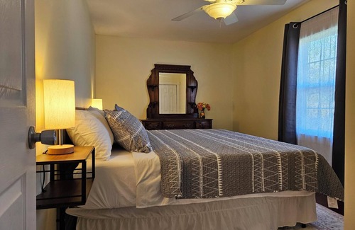 Fort Payne Casa | The Carriage House: Charming Guest House w/BR, LR, DR, Full Kitchen, & Bath