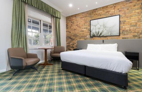 Bungendore Hotel | The Carrington Inn - Bungendore