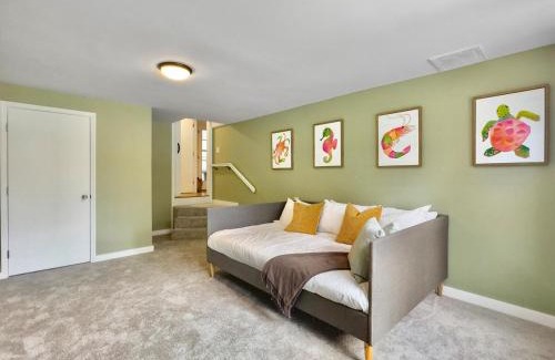 Lincolnville Casa | The Caspian large family house with private pool in Summerville