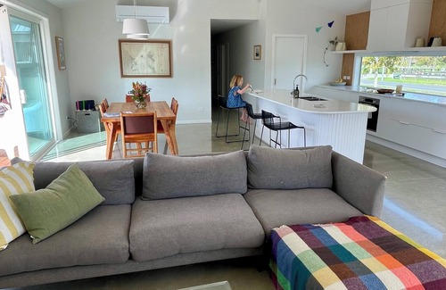 Matakana Casa | The Club House (with a spa pool)