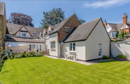 Northampton Casa | The Coach House - Stunning. Contemporary. Close to all wedding venues.