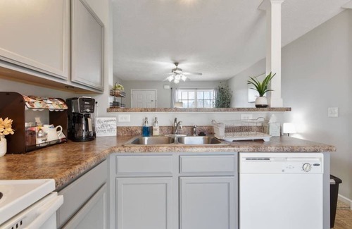 Spring Hill Casa | The Cobblestone Cottage