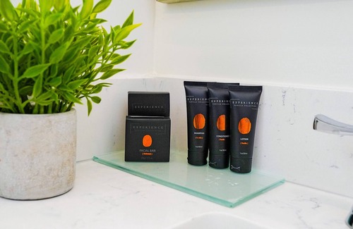 Grand Bend Hotel | The Colonial Hotel - Premium Double Queen