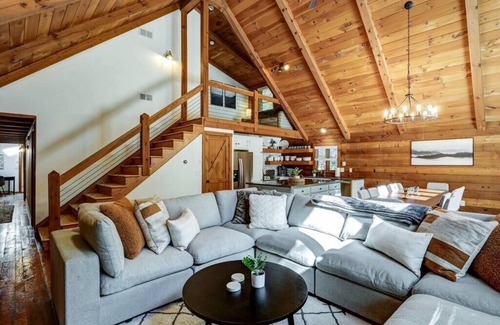 Columbia Cabina | The Columbia Lodge - Family getaway close to home