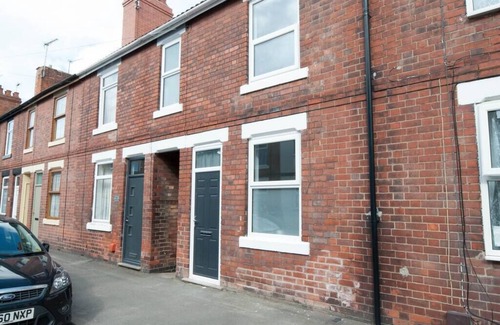 Burton on Trent Casa | The Comet - A Home with 4 Bedrooms and 3 Bathrooms near Alton Towers for You