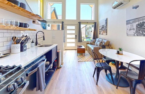 Seaside Villa | The Commons Courtyard - K