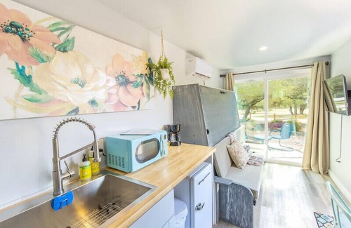 Johnson City Casa | The Container Retreat @ 290 Wine Trail #3