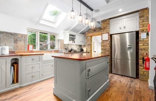 Reading Casa | The Copse - Hot tub, Cinema room