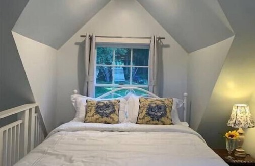 Town of Southeast Casa | The Cottage by the Lake: Hudson Valley Indulgence/1 hr. from NYC/welcome pets!.