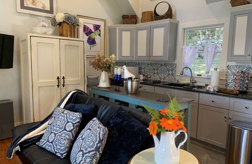 Town of Southeast Casa | The Cottage by the Lake: Hudson Valley Indulgence/1 hr. from NYC/welcome pets!.