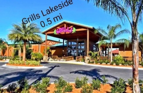 Northwest Orlando Casa | The Lake House: pintoresca casa pequeña llena de encanto.