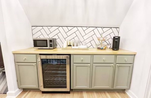 Eudora Casa | The Cottage: Luxurious Getaway! Pool-Hot Tub-Sauna