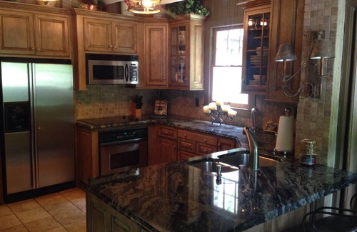 Hickory Cabina | Hermoso Lago Hickory Cottage - Justo en el agua!