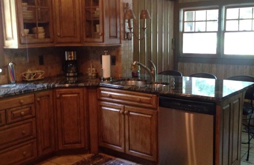 Hickory Cabina | Hermoso Lago Hickory Cottage - Justo en el agua!