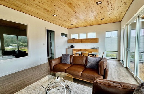 Port Orford Apartamento | The Cove at Port Orford: King Salmon Suite