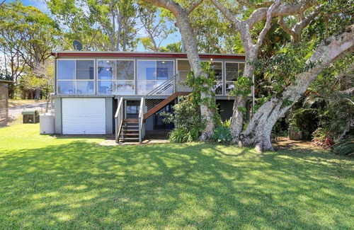 North Arm Cove Casa | The Cove Cottage - Waterfront Hideaway in North Arm Cove