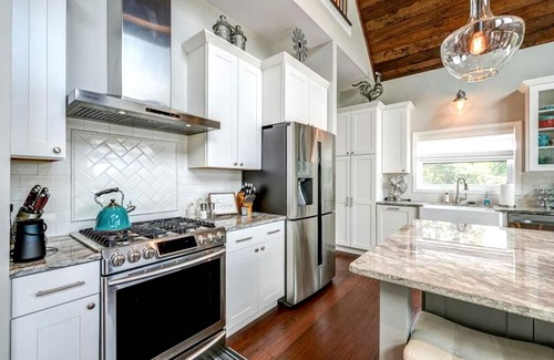 Marble Cabina | The Cozzi Lodge, a mountain retreat with all the comforts of a modern chalet.