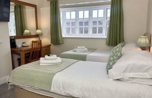 Winchester Hotel | The Cricketers Inn