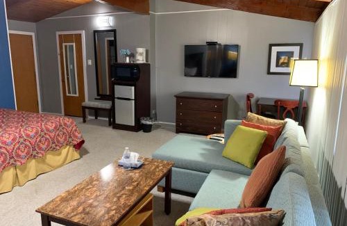 Elkhorn Hotel | The Crossroads Motel