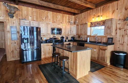 Caribou Cabina | The Den Cabin