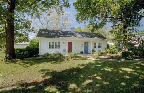 Marshfield Cabina | The Dickey House, Queen Anne Suite