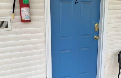 Marshfield Cabina | The Dickey House, Queen Anne Suite