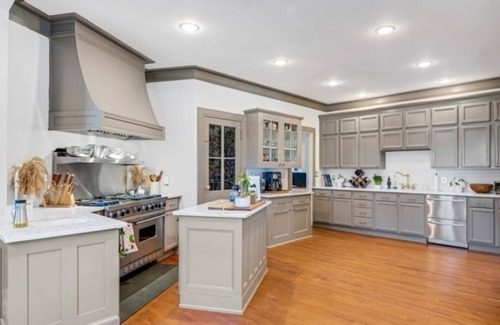 West Orange Casa | The dinner parties that can be had! 7-bedroom estate in wonderful Llewellyn Park