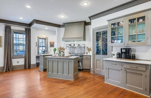 West Orange Casa | The dinner parties that can be had! 7-bedroom estate in wonderful Llewellyn Park