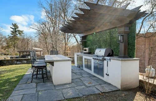 West Orange Casa | The dinner parties that can be had! 7-bedroom estate in wonderful Llewellyn Park