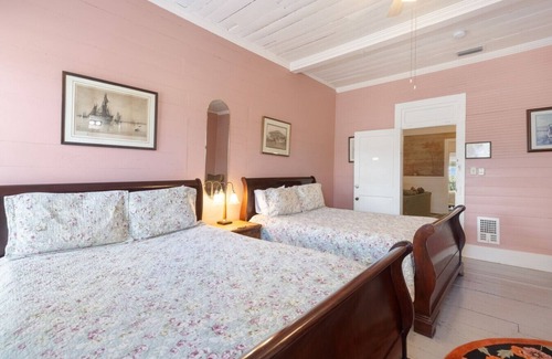 Cedar Key Hotel | The Downtown Historic Island Hotel