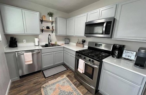 Stillwater Casa | The Dugout! Close to Oklahoma State Univ. Modern 4 bedrm, 2 bath home!