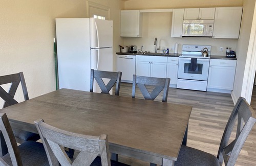 Ingram Casa | The East House, 2-Level, 3BR/2BA, Sleeps 8, Balcony, Porch