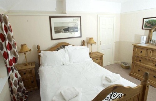 Whitby Hotel | The Endeavour