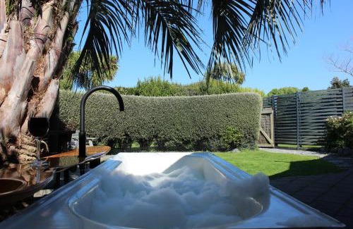 Hapuku Casa | The Entire Mangamaunu Retreat