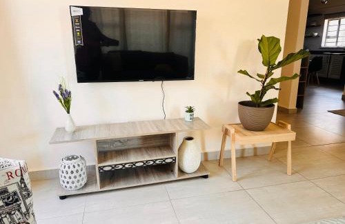 Gaborone Apartamento | The Exec Home Self Catering Villa