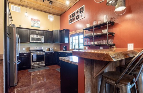 Wisconsin Dells Casa | *The Famous Dells Rustic Shed-Brand NEW Game Room!