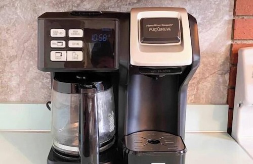 Harrisonville Casa | The Farmhouse at Pleasant Ridge | Hot tub