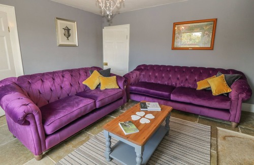 Sticklepath Cabaña | THE FARMHOUSE, family friendly, with pool in Okehampton