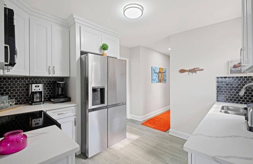 South Richmond Casa | The "Farmhouse": Spacious, Moo-tiful Haven by RVA!