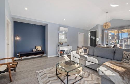 Lake Hayes Casa | The Feather Lodge - Lake Hayes Estate Holiday Home