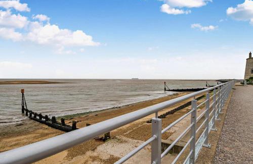 Felixstowe Casa | The Ferry Cottage