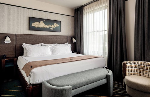 Downtown Asheville Hotel | The Flat Iron Hotel