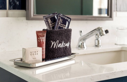 Downtown Asheville Hotel | The Flat Iron Hotel